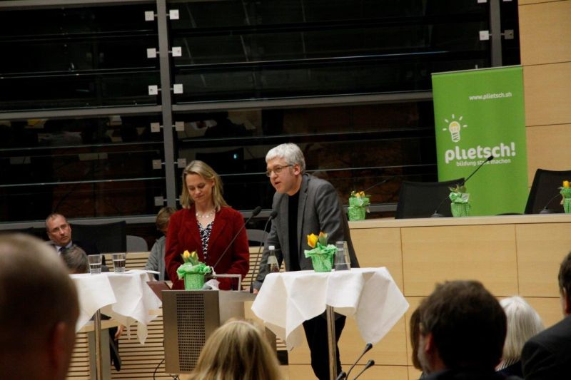 Bildungspolitisches Gespräch im Landtag: Bettina Michaelsen (Leiterin des Förderzentrum) und Alexej Stroh (Schulleiter- Ludwig-Meyn-Gymnasium)